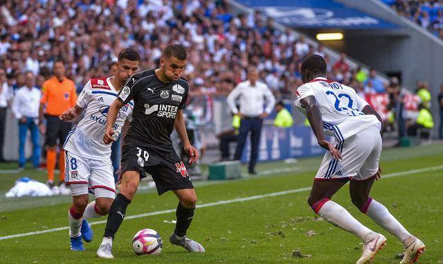 关于亚眠客场取胜，继续保持领先优势的信息