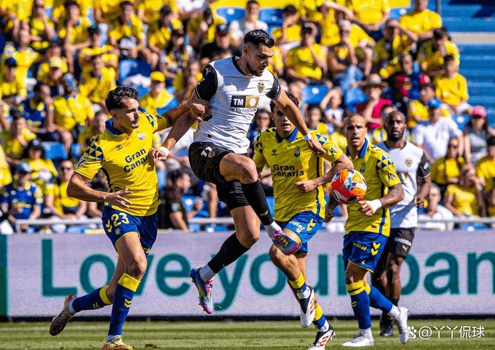 瓦伦西亚客场艰难逼平，保住不败纪录(瓦伦西亚比赛)