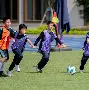 足球比赛场面激烈呈现出各方白热化竞争